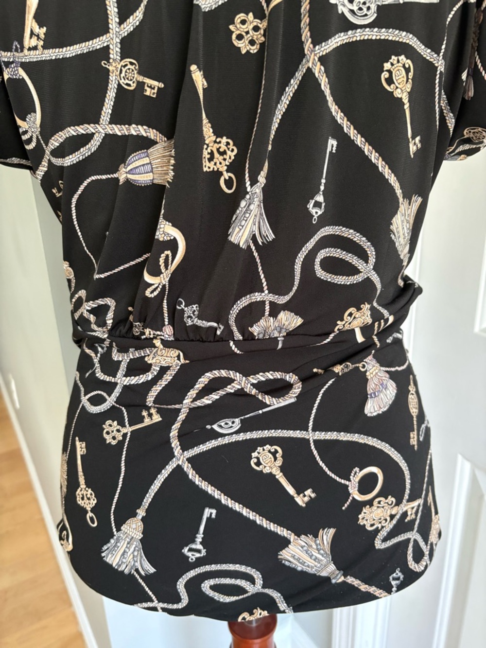 White House Black Market Black V-Neck Key & Rope Print Blouse - Picture 8 of 10